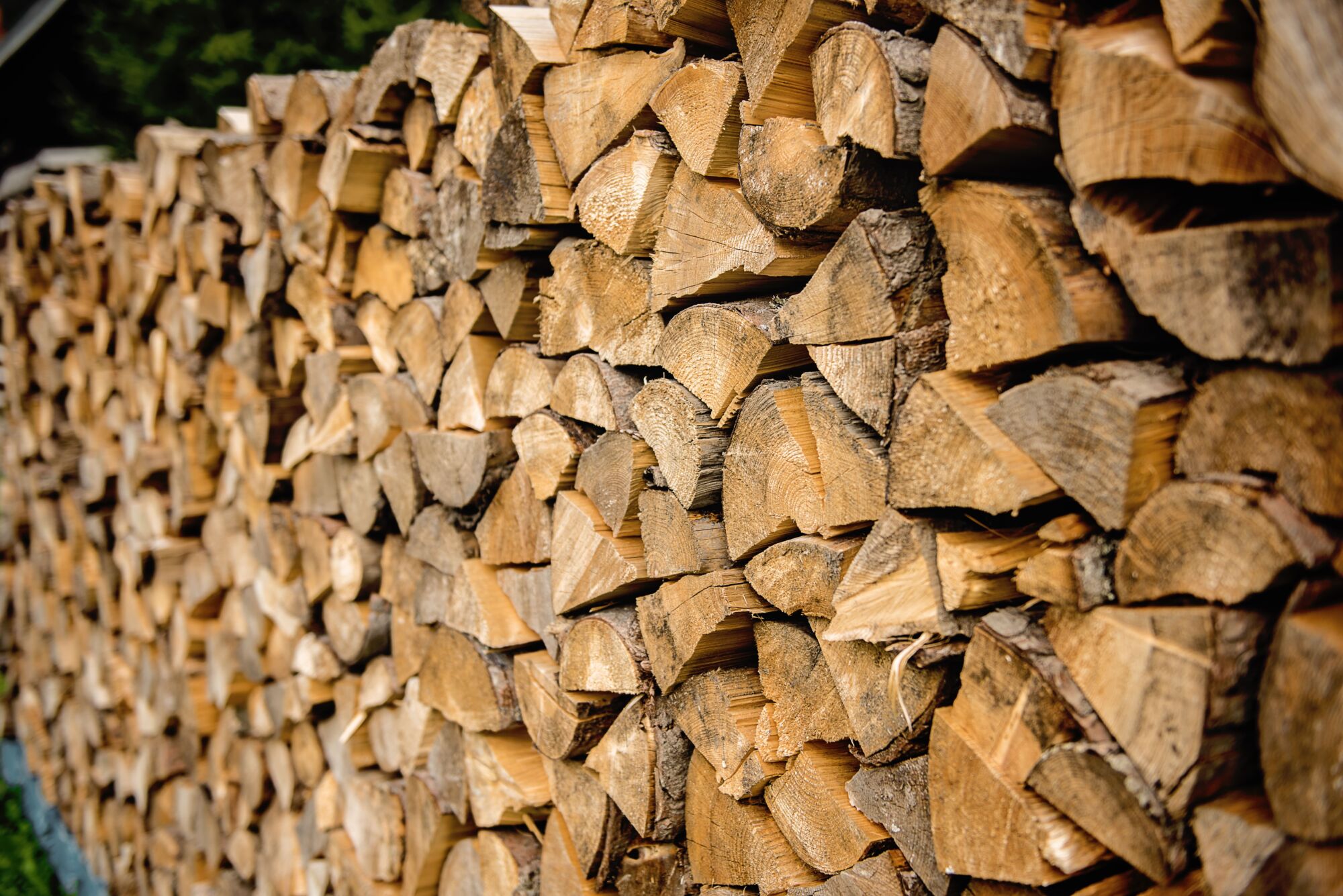 ADOBESTOCK_182462375 | Paysages et bois alsace Vente de bois de chauffage et service de déneigement professionnel à proximité de Brumath et Vendenheim Saverne